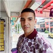 Me defino comoTécnico Electrónico con esperiencia en varias empresas de servicio técnico en computacion y electrodomésticos con gran gusto por enseñar. En lo personal soy muy apasionado por temas de superacion personal y motivación que también suelo compa